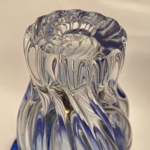 Handmade in Poland Clear Blue Petal Twisted Heavy Vase - Picture 4 of 7